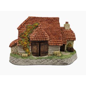 David Winter Harvest Barn British Traditions October Hand Painted Resin England